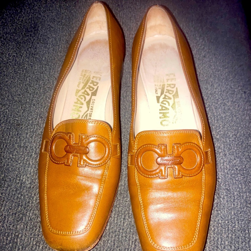 Salvatore Ferragamo Saddle Brown Gancini Loafer Womens Size 5.5 B